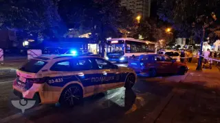 Нощна катастрофа в София: Шофьор остана в автомобила, пожарникари го извадиха