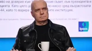 Слави към протестърите и фенове на Калушев: Вие сте обречени!
