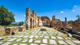 Гръцки медии: Тленните останки на цар Самуил се връщат в България