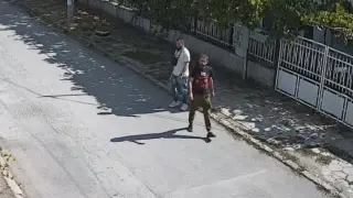 Опасност в столично село: Двама се представят за полицаи и искат записи от частни камери Снимки