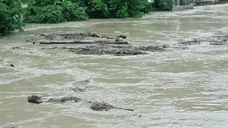 Авария превърна паркинг в столицата в езеро