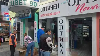 Екшън! Патрулка се заби във витрина в Бургас след гонка Снимки