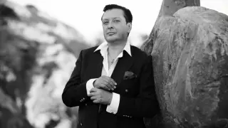 Васил Петров с първи симфоничен албум и дългосвиреща плоча