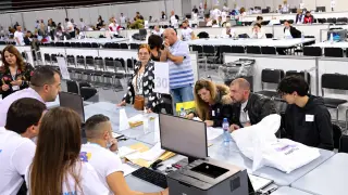 Избори на пълен стомах: 20 000 сандвича и пудинг за комисиите в София
