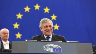 Италианският министър Таяни разгневи депутатите с коментар за дължината на полите