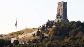 „Не разрушаваме Паметника на свободата“: Какво се случва на Шипка