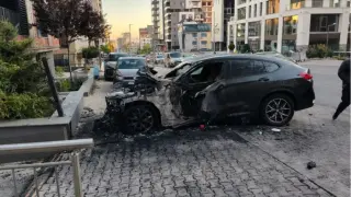 Автомобил изгоря почти напълно нощес на столичния булевард „Черни връх“