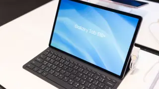 Samsung атакува пазара с най-големия си и скъп лаптоп