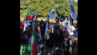 "Възраждане" блокираха прохода Шипка
