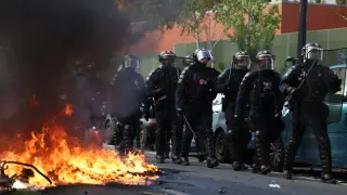 Франция пламна, протестите ескалираха - има ранени! Снимки