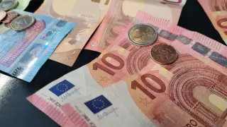 Нова формула слага таван на минималната заплата: Максимум 672 евро през 2027 г.