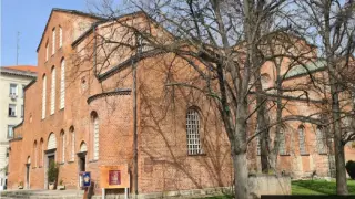 Саркофагът за костите на цар Самуил пристигна в София