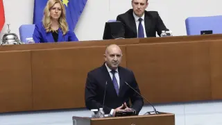 Скандал! ПБ скри Радев в парламента