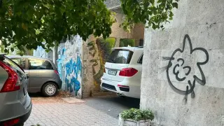 „За 38 години това не го бях виждал“: Бял джип бе паркиран абсурдно в София