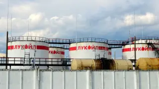 NYP: Тод Боули иска да купи международните активи на „Лукойл“, включително рафинерията в България