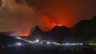 Морето се разцепи край Кракатау: Появиха се два нови острова