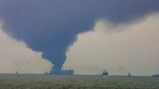 Двама моряци загинаха след атаката от дронове срещу товарен кораб в Черно море