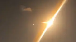 Метеор озари небето над Триполи, чу се силен тътен