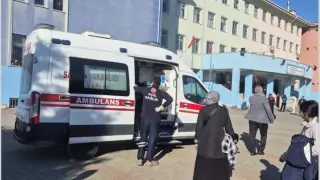 Нападение с нож пред училище в Истанбул остави петима ученици ранени