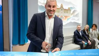 Бутикът на IQOS на „Витошка“ посреща с нова визия и арт интериор
