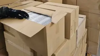 Спипаха контрабандни цигари в товар с медни стружки на "Капитан Андреево" Снимки