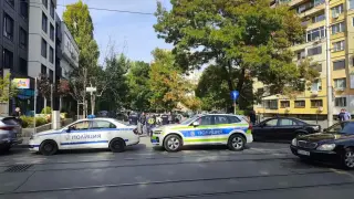Зрелищна акция в София: белезници щракнаха пред очите на минувачи, арестуваха... Кадри