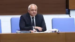 Мантинели като солети и полети-фантоми: кой отклонява вниманието от истинския скандал?