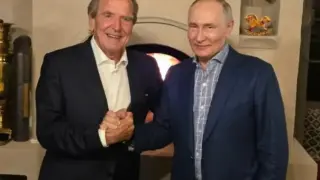 Путин e приел Герхард Шрьодер в Москва за рождения си ден