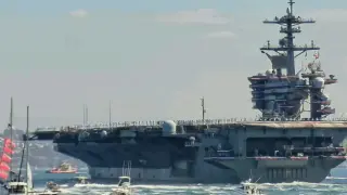 Самолетоносачът „Ейбрахам Линкълн“ се завърна в САЩ след 10 месеца
