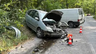 Тежка катастрофа в Русенско, пожарникари режат кола, за да извадят шофьора