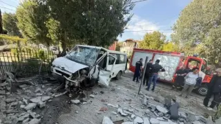 Бетонни късове и смазана предница: Снимки показват последиците от смъртоносния удар в Бургас