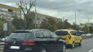 Километрично задръстване на „Цариградско шосе“ в София заради катастрофа
