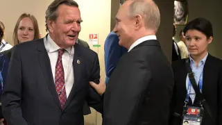 Мерц е "дълбоко възмутен" от гостуването на Шрьодер при Путин в Москва