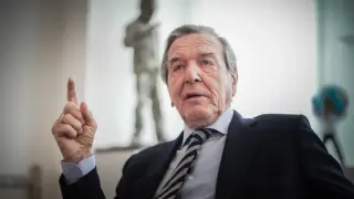 В Германия искат изключване на Шрьодер от СДПГ