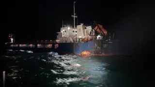 Вятър, дъжд и четириметрови вълни по време на спасителната операция на "Челси 3"