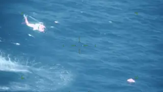 Кадри от спасяването на българските моряци край Луизиана, 8 души останали на борда