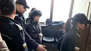 Драма в Пловдив: Д-р Попова припадна в съда след тежки обвинения и намек за друг замесен в схемата за милиони