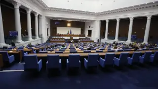 Скандал за боклука в парламента! Депутати се обвиниха в лобизъм и създаване на хаос