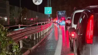 Зверската тапа на магистрала "Хемус" продължава, шофьорите са в капан