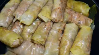 Букурещ отвори музей на сармите с експонати и от България, проектантът - с татуировки на сарми