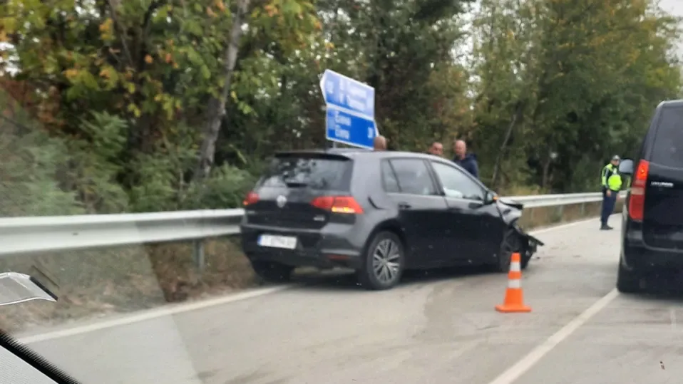 Шофьор пострада при челен сблъсък на пътя за Елена
