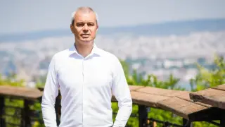 Кандидатът за президент Костадин Костадинов отвори дома си и сподели интересни моменти за себе си