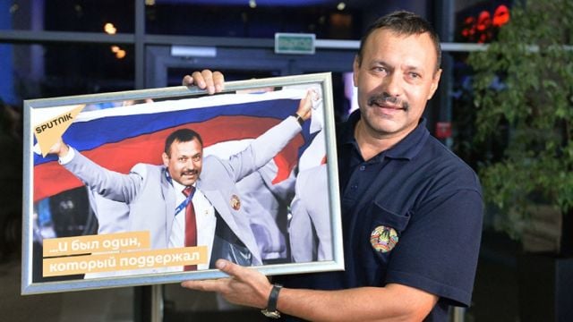 Беларусинът с руското знаме получава апартамент 