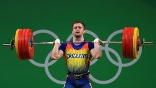 Румънски щангист губи олимпийското си отличие