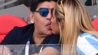 Пореден голям скандал с Марадона! Нахвърли се на роднини и го засипа с...