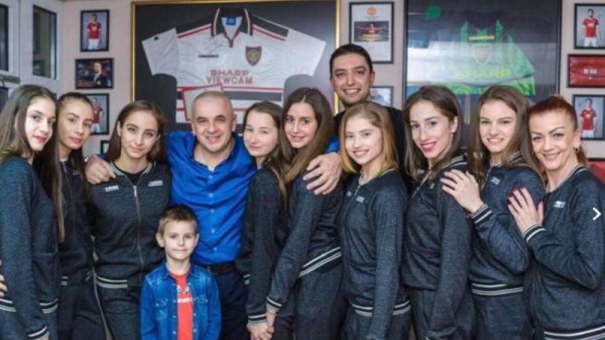 Ансамбълът със специална фотосесия на "Царевец" (СНИМКА)
