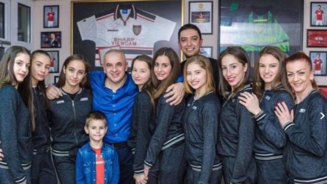 Ансамбълът със специална фотосесия на "Царевец" (СНИМКА)