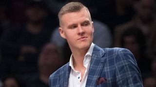 Разбиха главата на звезда при сбиване в бар (ВИДЕО)