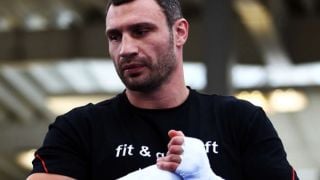 Кличко се направи на Супермен, но пострада тежко СНИМКИ