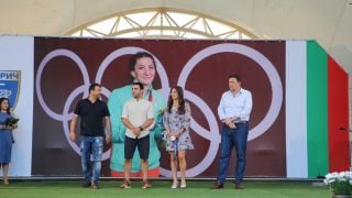 Емоционално посрещане за Евелина Николова в Петрич ВИДЕО
